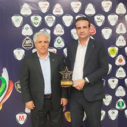 دریافت لوح و تندیس برتر شركت پتروشیمی شیراز در همایش سراسری رضایتمندی مشتری از چشم‌انداز رهبران موفق و پیشرو