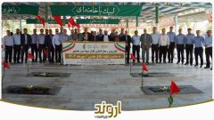 غبارروبی مزار شهدا با حضور مدیران ارشد پتروشیمی اروند و مسئولین شهری بندر ماهشهر