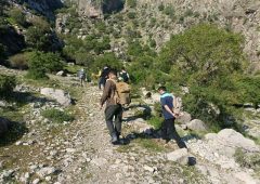 کوه‌پیمایی کارکنان و برپایی ایستگاه صلواتی در پتروشیمی کرمانشاه
