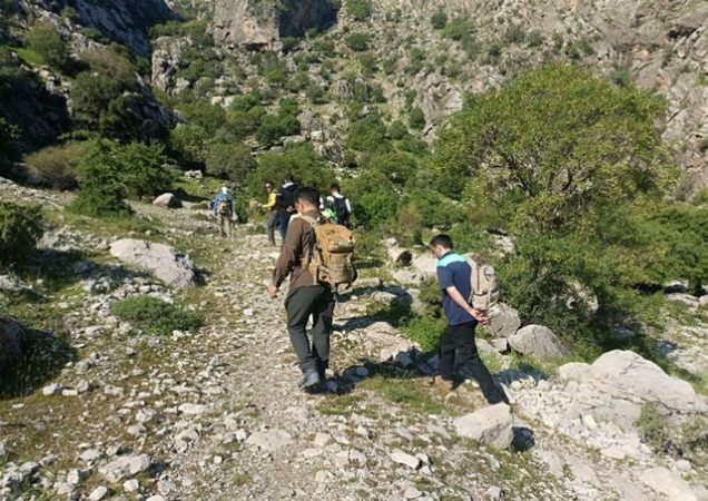 کوه‌پیمایی کارکنان و برپایی ایستگاه صلواتی در پتروشیمی کرمانشاه