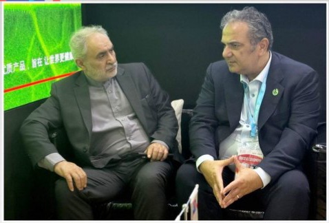 بازدید سرکنسول ایران از غرفه پتروشیمی زاگرس در نمایشگاه صنایع شیمیایی و پتروشیمی چین