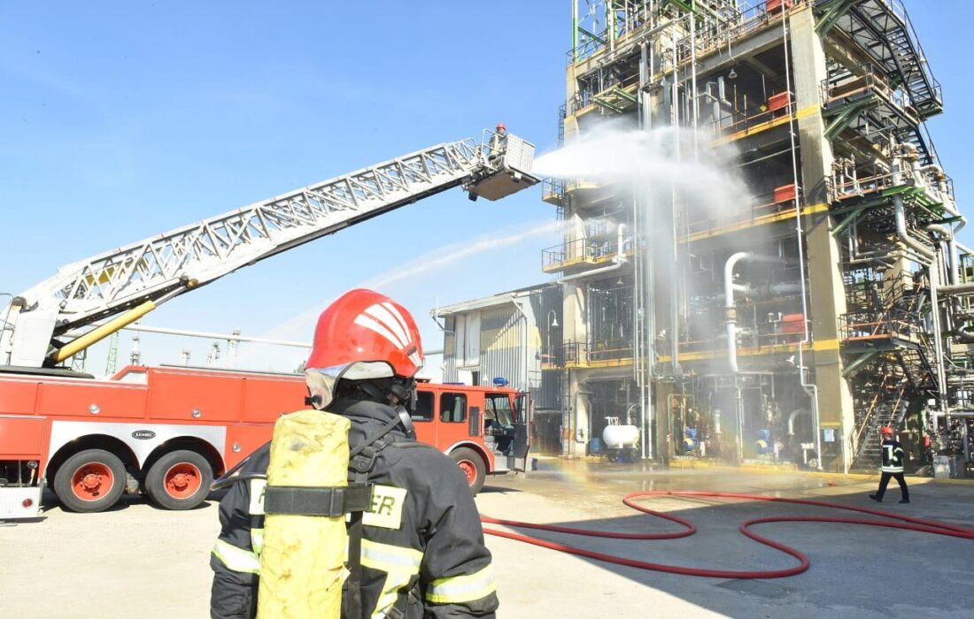 رزمایش پدافند شیمیایی با محوریت مقابله با آتش‌سوزی در پتروشیمی تبریز