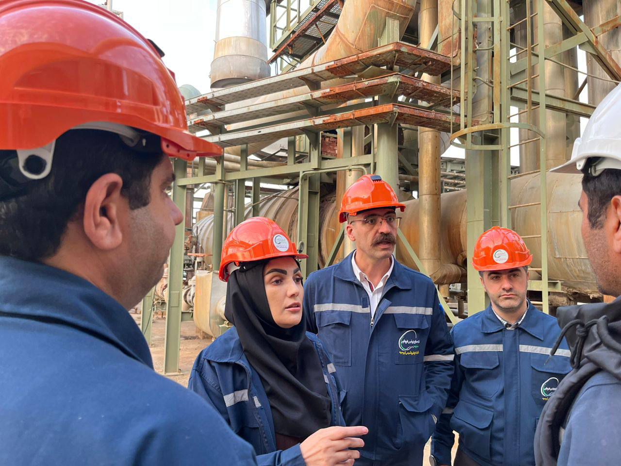 بازدید مدیرعامل پتروشیمی ارومیه از روند اورهال واحد اسیدسولفوریک