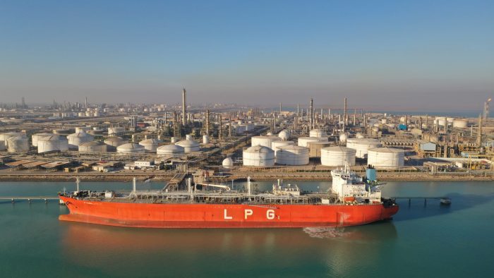 اولین اوراق مرابحه ارزی با پایه «دلار» برای گروه صنایع پتروشیمی خلیج‌فارس منتشر می‌شود/ آغاز عرضه ۷۰ میلیون‌دلاری اوراق مرابحه ارزی پتروشیمی بندرامام از ۱۸ آذر/ گامی مهم برای افزایش درآمد ۴۰۰ میلیون‌دلاری سالانه بندر امام