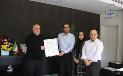 تقدیر مدیرعامل پتروشیمی کارون از نقش‌آفرینان در کسب عنوان شرکت برتر در دانش نوآورانه در پتروفن ۱۴۰۴