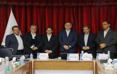 تقدیر از مدیرعامل پتروشیمی بوشهر توسط معاون وزیر نفت و مدیرعامل شرکت ملی صنایع پتروشیمی