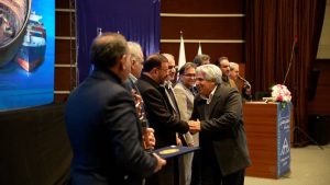 درخشش پتروشیمی شیراز در عرصه صادرات؛ دریافت تندیس صادرکننده برتر فارس