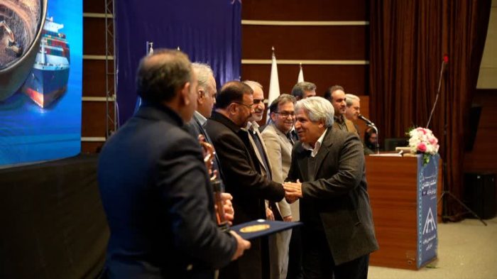 درخشش پتروشیمی شیراز در عرصه صادرات؛ دریافت تندیس صادرکننده برتر فارس