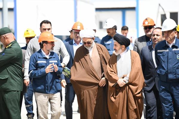 حضور امام جمعه ارومیه در جمع کارگران پتروشیمی ارومیه حضور امام جمعه ارومیه در جمع کارگران پتروشیمی ارومیه
