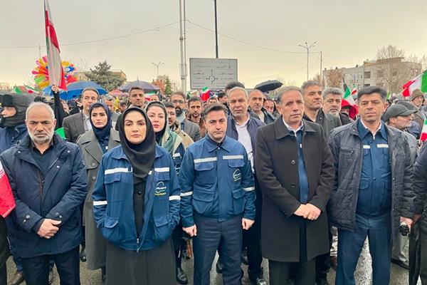 حضور مدیرعامل و کارکنان پتروشیمی ارومیه در راهپیمایی یوم‌الله ۲۲ بهمن
