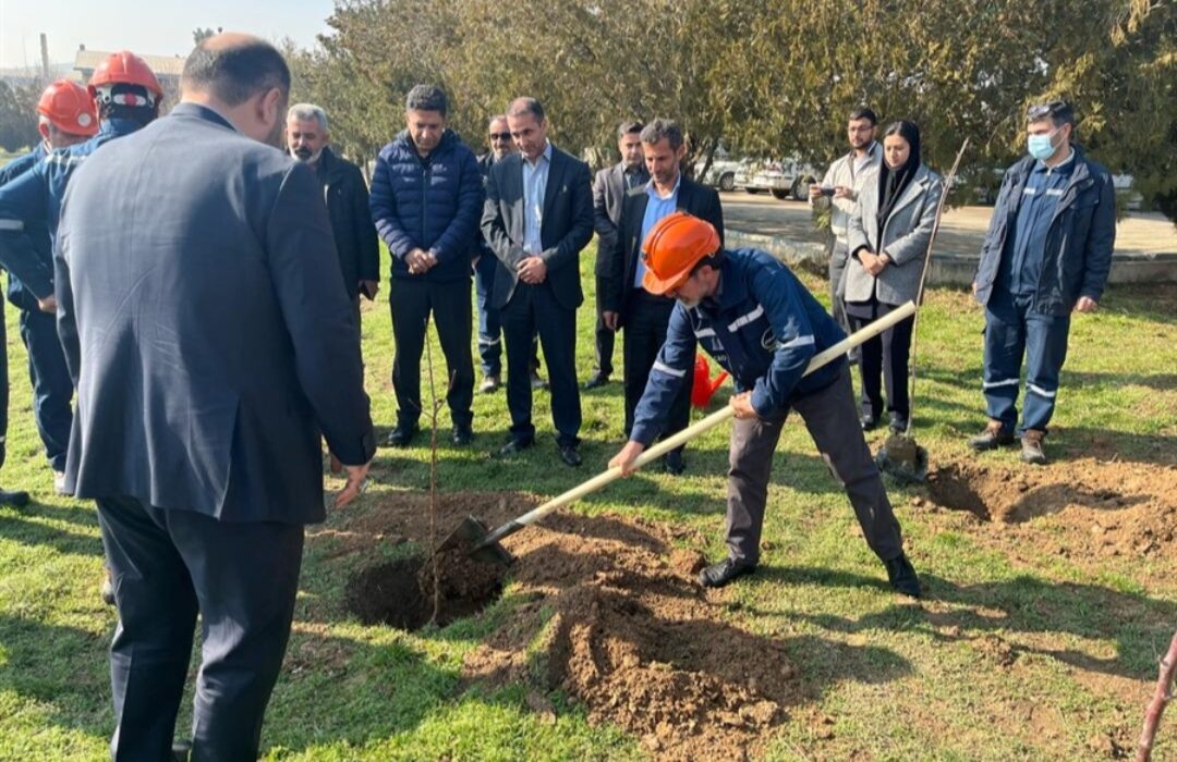 مراسم درختکاری و گرامیداشت هفته منابع طبیعی در پتروشیمی ارومیه