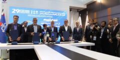 جواد زارع پور برای نخستین بار در تاریخ پتروفرهنگ قرارداد توسعه میادین بالادستی را با شرکت ملی نفت و دو شرکت دیگر امضا کرد