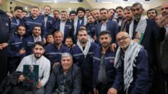 حضور مدیرعامل و تعدادی از کارگران فولاد اکسین خوزستان در دیدار با رهبر انقلاب