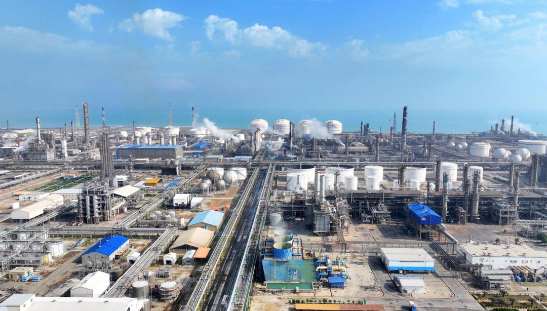 کسب رتبه دوم فروش پتروشیمی بندرامام در بازار بورس کالا و انرژی بین شرکت‌ های هلدینگ خلیج فارس