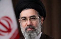 آیت‌الله سیدمجتبی خامنه‌ای، رهبر انقلاب اسلامی شدند