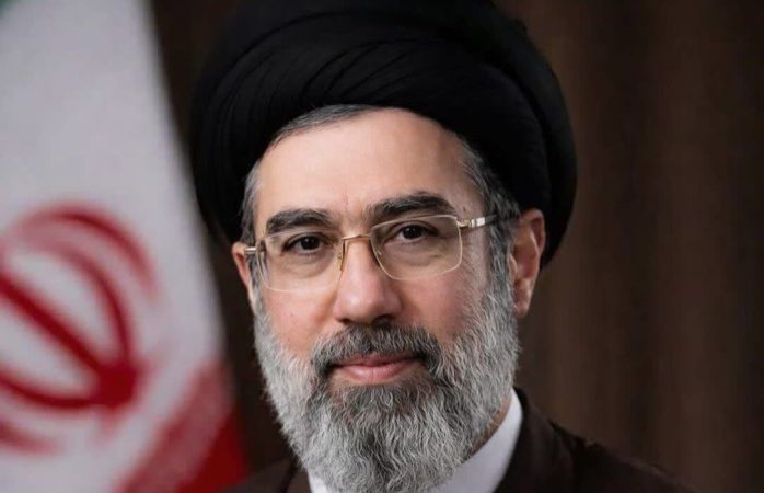 آیت‌الله سیدمجتبی خامنه‌ای، رهبر انقلاب اسلامی شدند